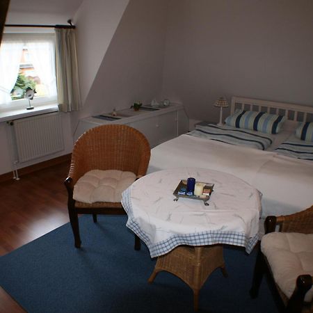 Ferienwohnungen Im Hotel Garni Zur Post Utersum Rom bilde