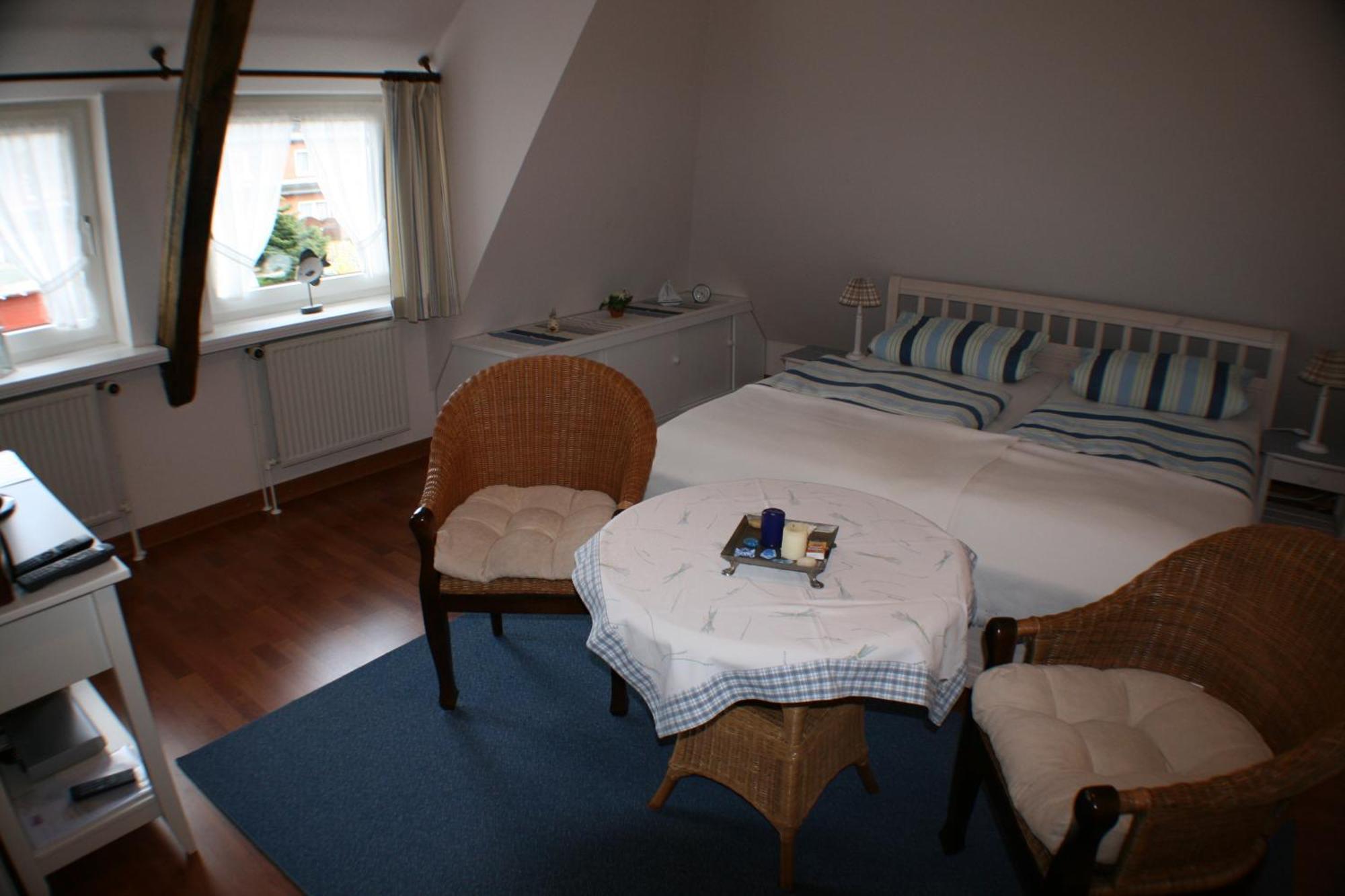 Ferienwohnungen Im Hotel Garni Zur Post Utersum Rom bilde