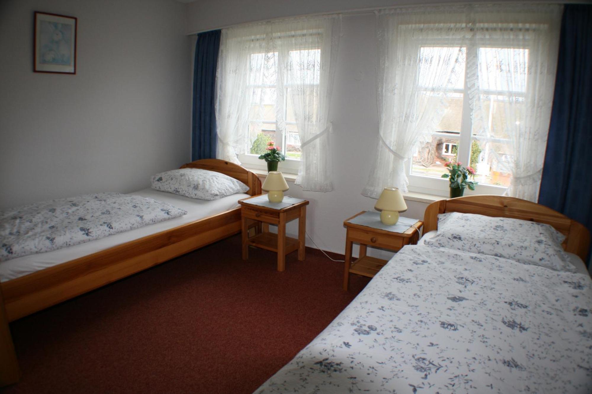 Ferienwohnungen Im Hotel Garni Zur Post Utersum Rom bilde