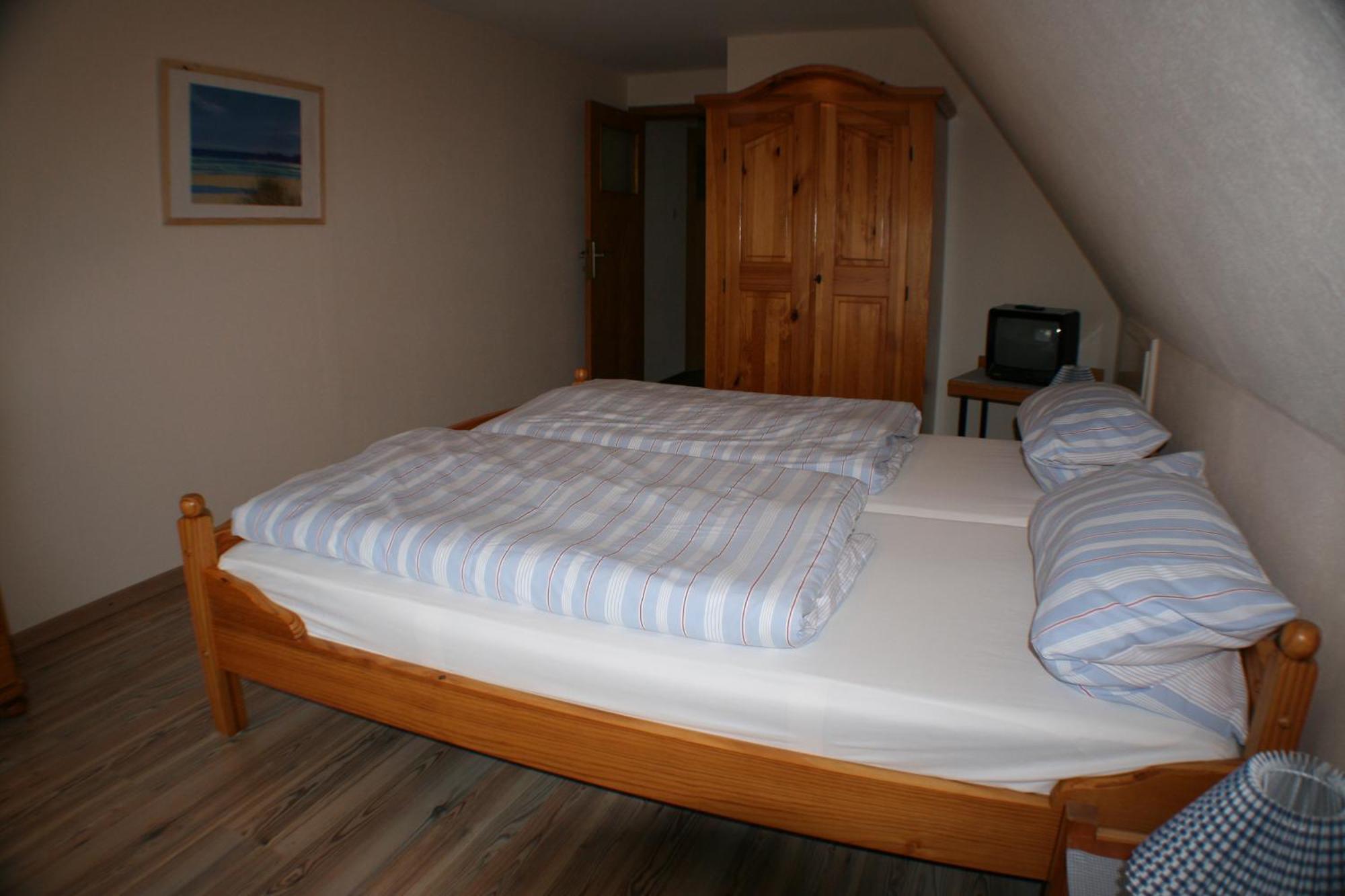Ferienwohnungen Im Hotel Garni Zur Post Utersum Rom bilde