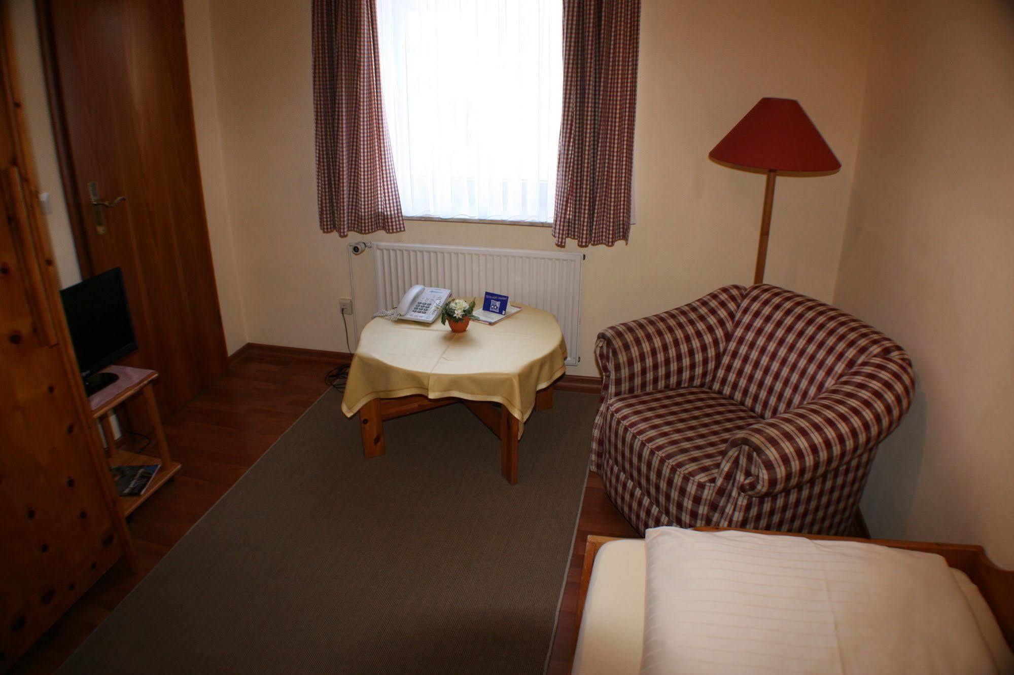 Ferienwohnungen Im Hotel Garni Zur Post Utersum Eksteriør bilde