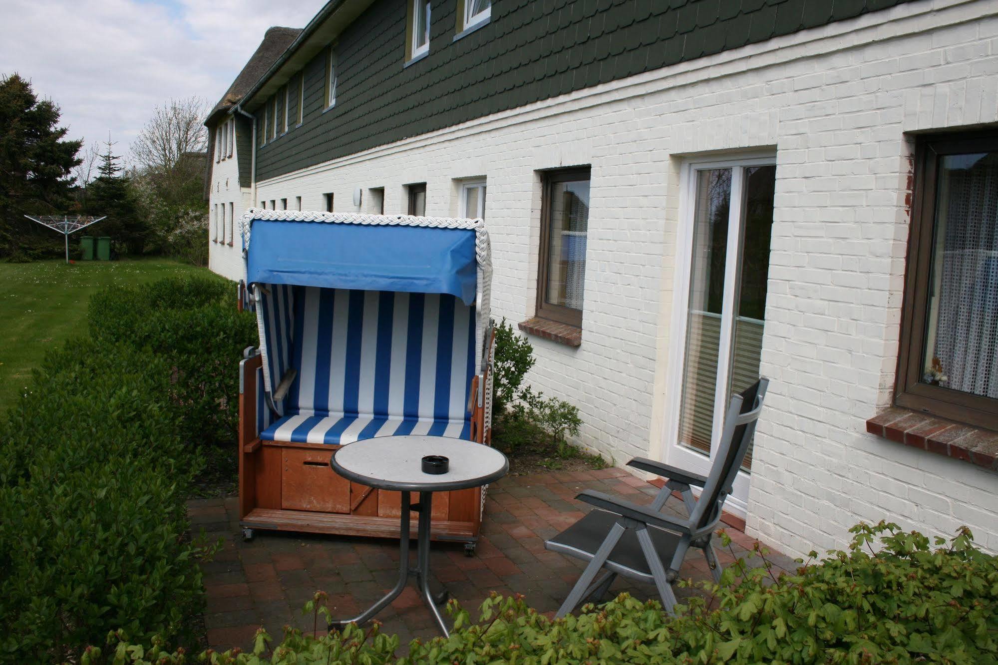 Ferienwohnungen Im Hotel Garni Zur Post Utersum Eksteriør bilde